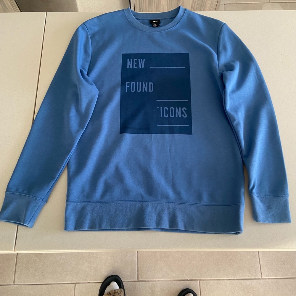 H&M Sweater New Found Icon